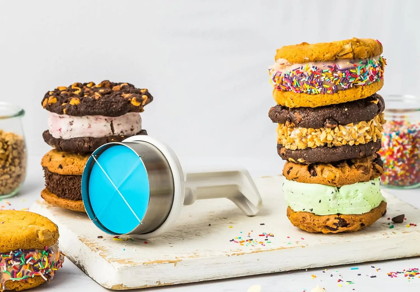 One-Handed Ice Cream Sandwich Scoop